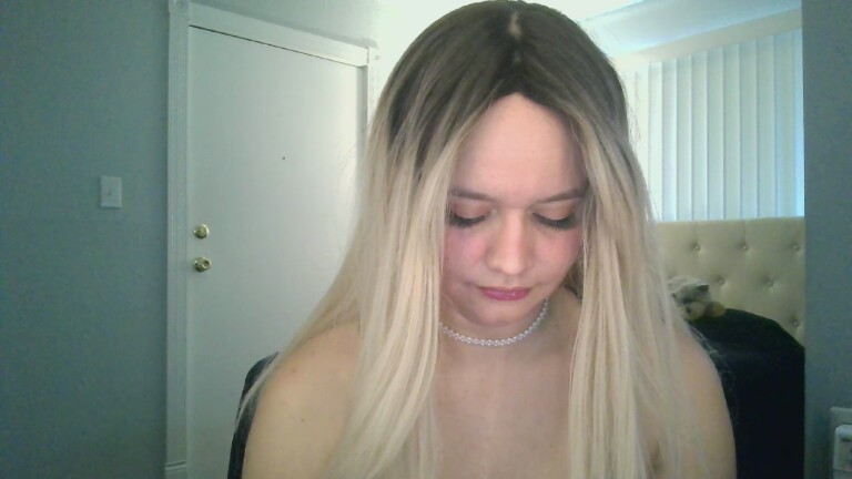 BellaStoneXO's Streamate show and profile