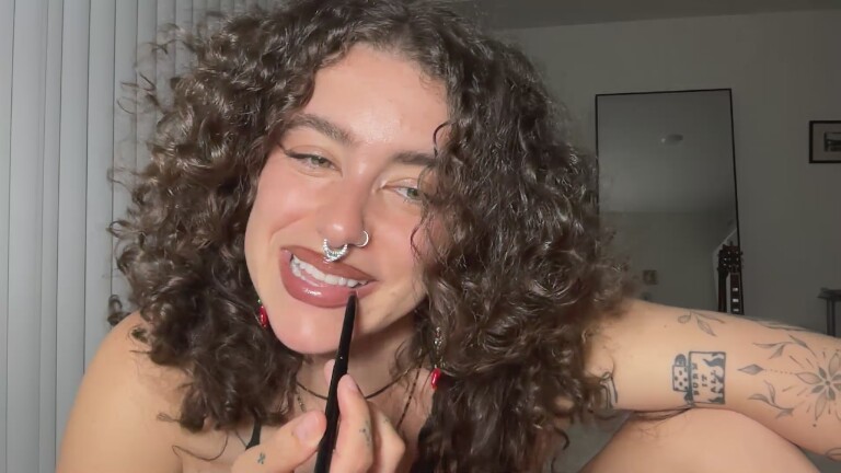 Velvette_Peach's Streamate show and profile