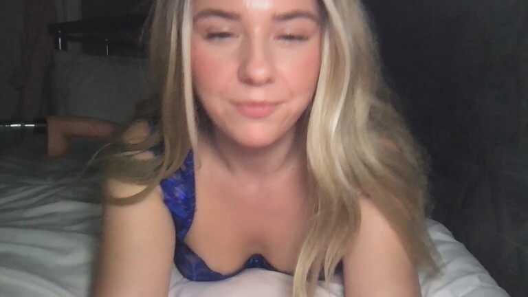 Bella808's Streamate show and profile