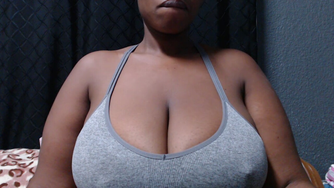 BigBoobsBitchxx